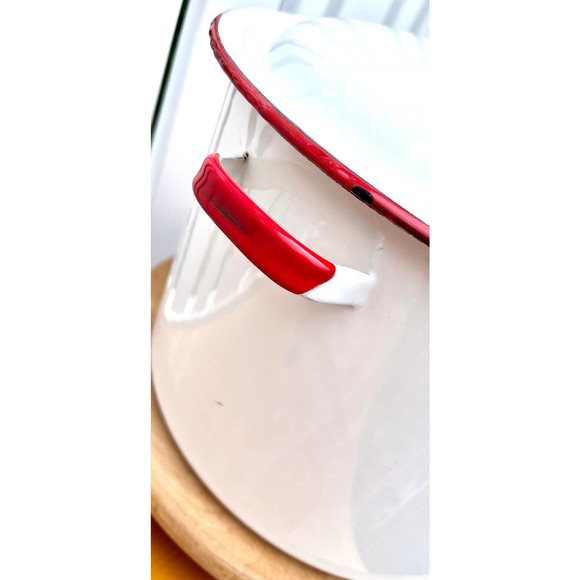 Rustic Vintage White and Red Enamelware Lidded Stock Pot, Large Container - Picture 4 of 10